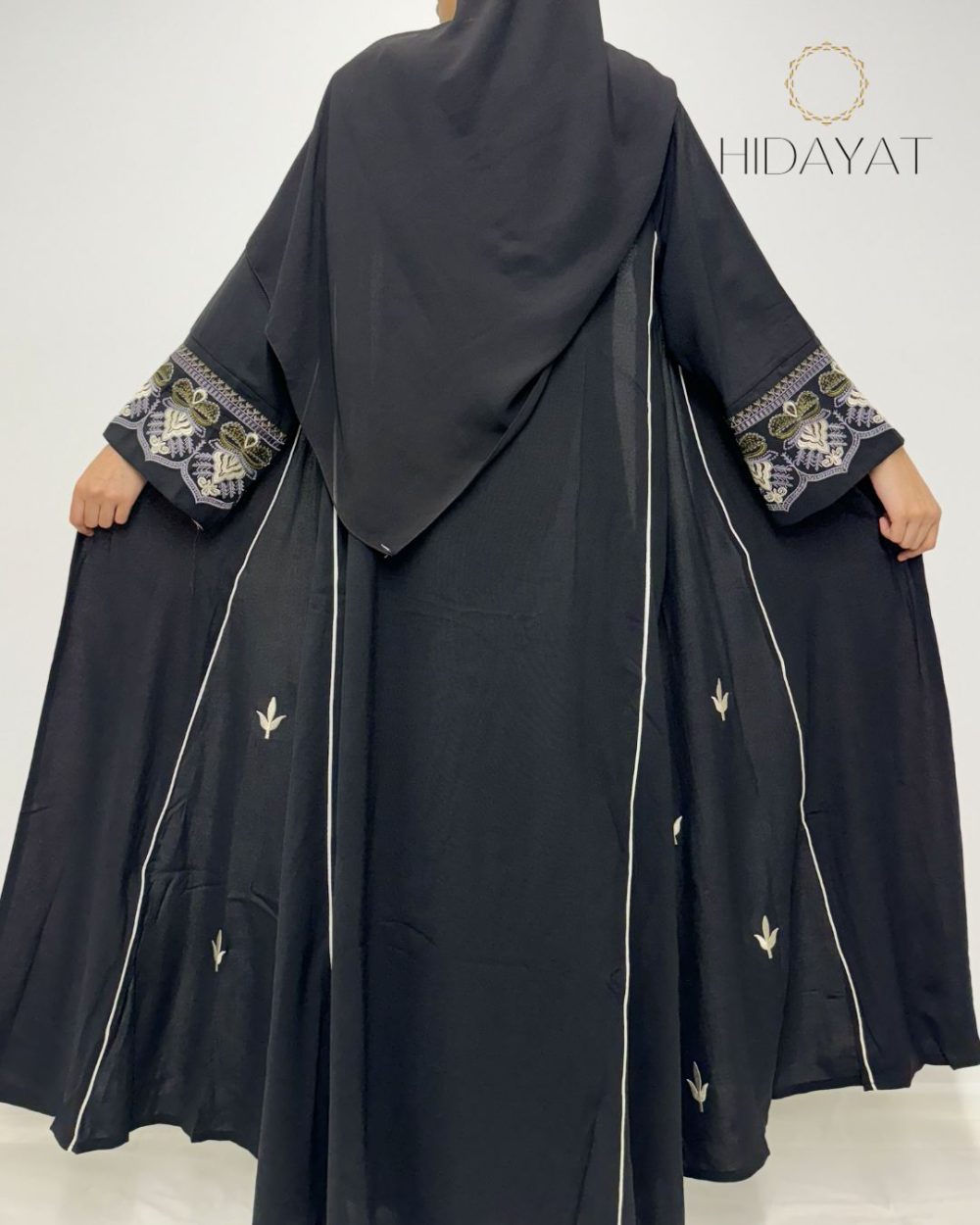 Laila Abaya – Black
