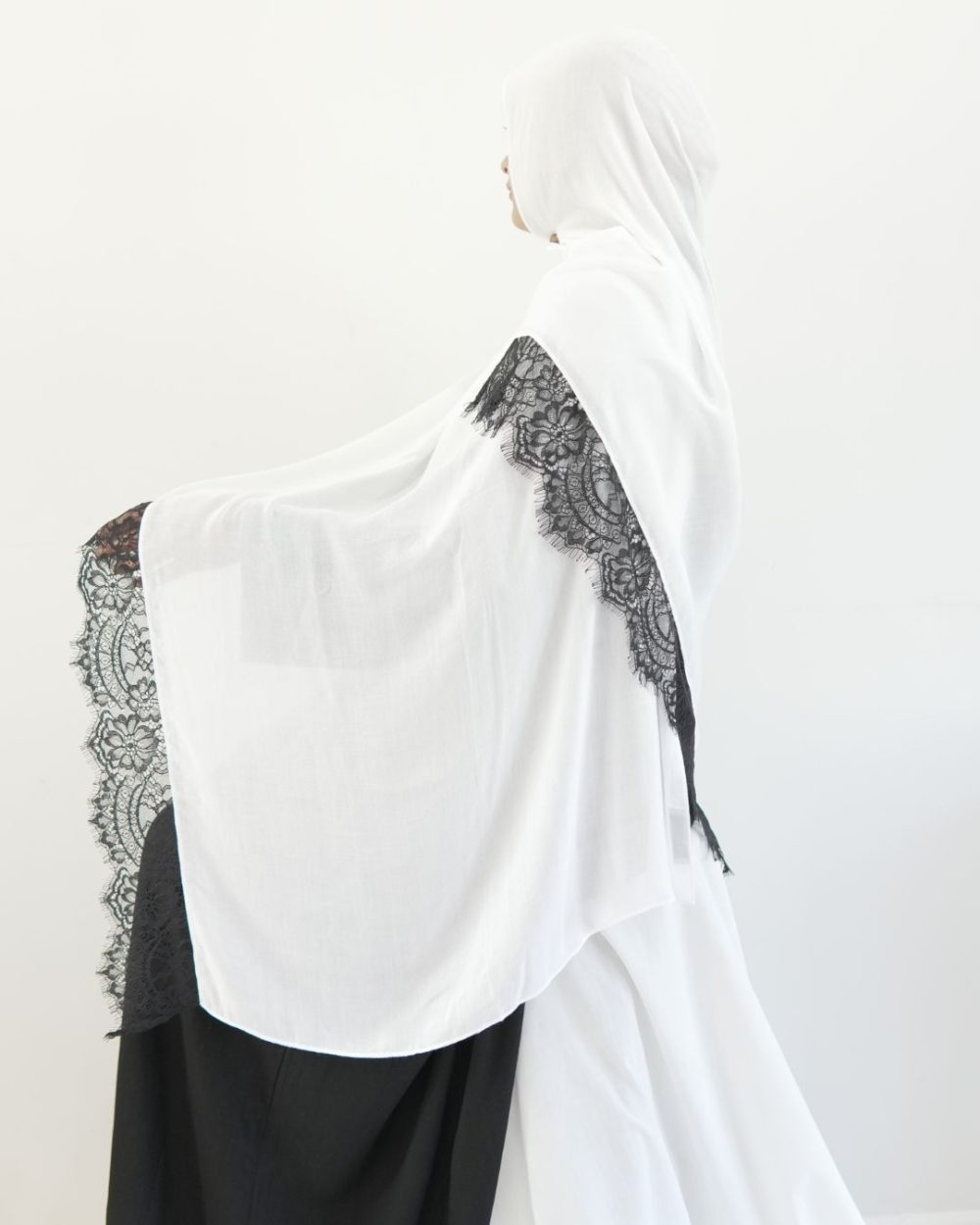 Lace Modal White Hijab Black Lace Set